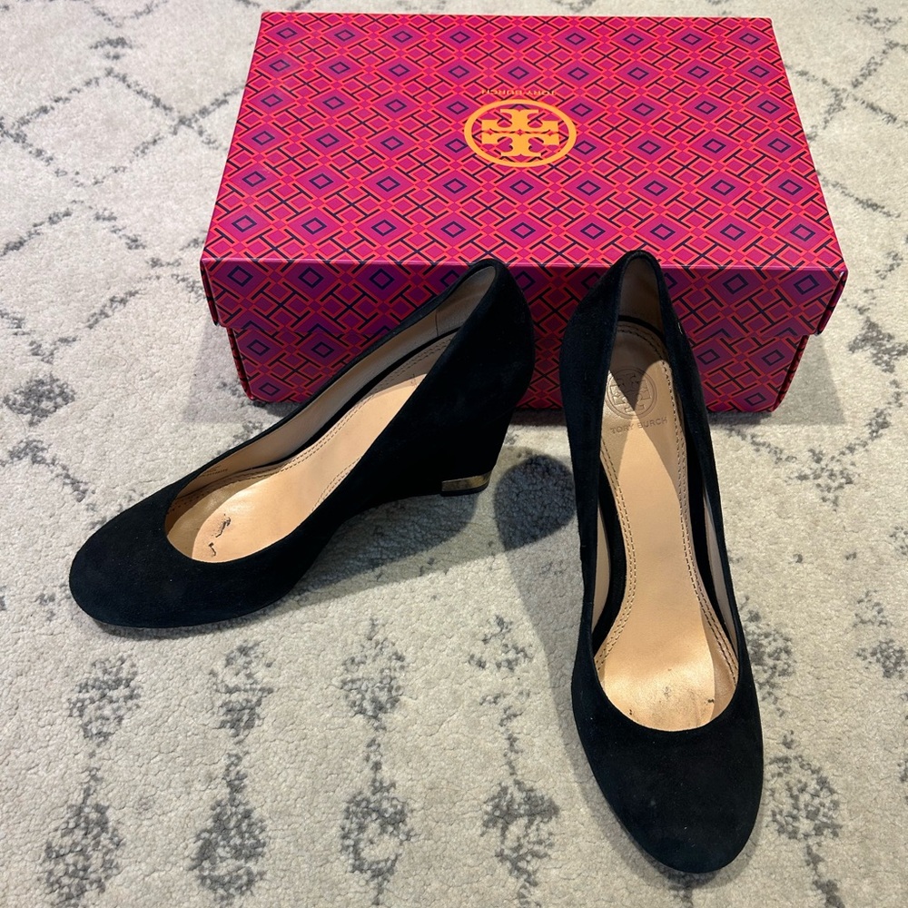 Elegant Black Wedge Pumps